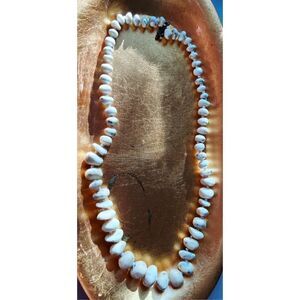 Vintage Off White Marbled Pebbled Necklace